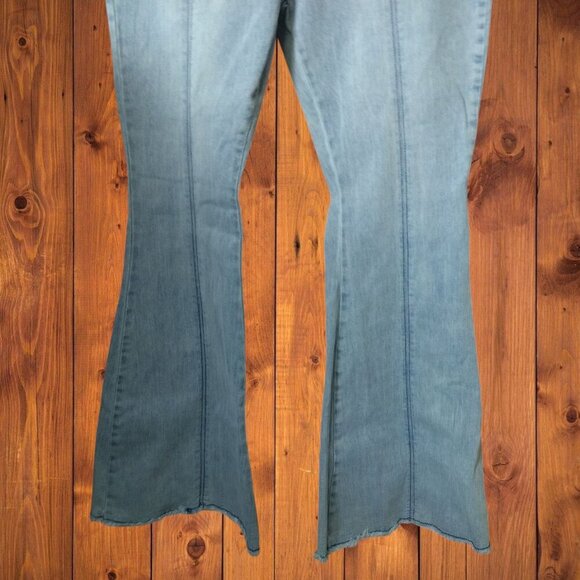 No Boundaries Juniors XXL (19) Blue Flared Elastic Waist Frayed Hem Pull On Jean - Picture 3 of 4